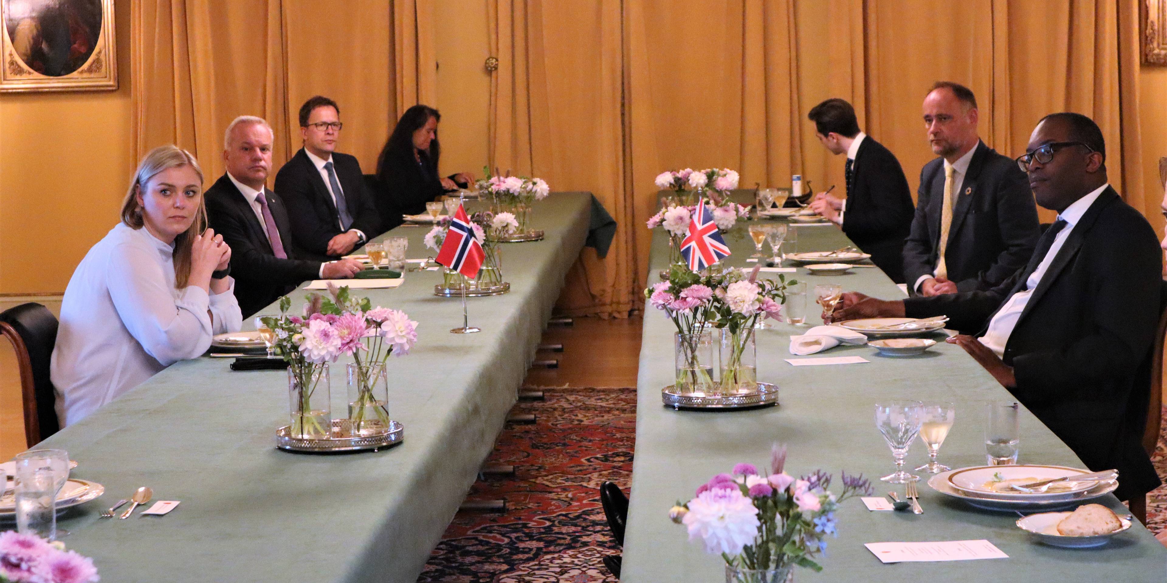 Group photo around table - Equinor meeting UK Energy Secretary Kwasi Kwarteng and Norway’s Energy Minister Tina Bru