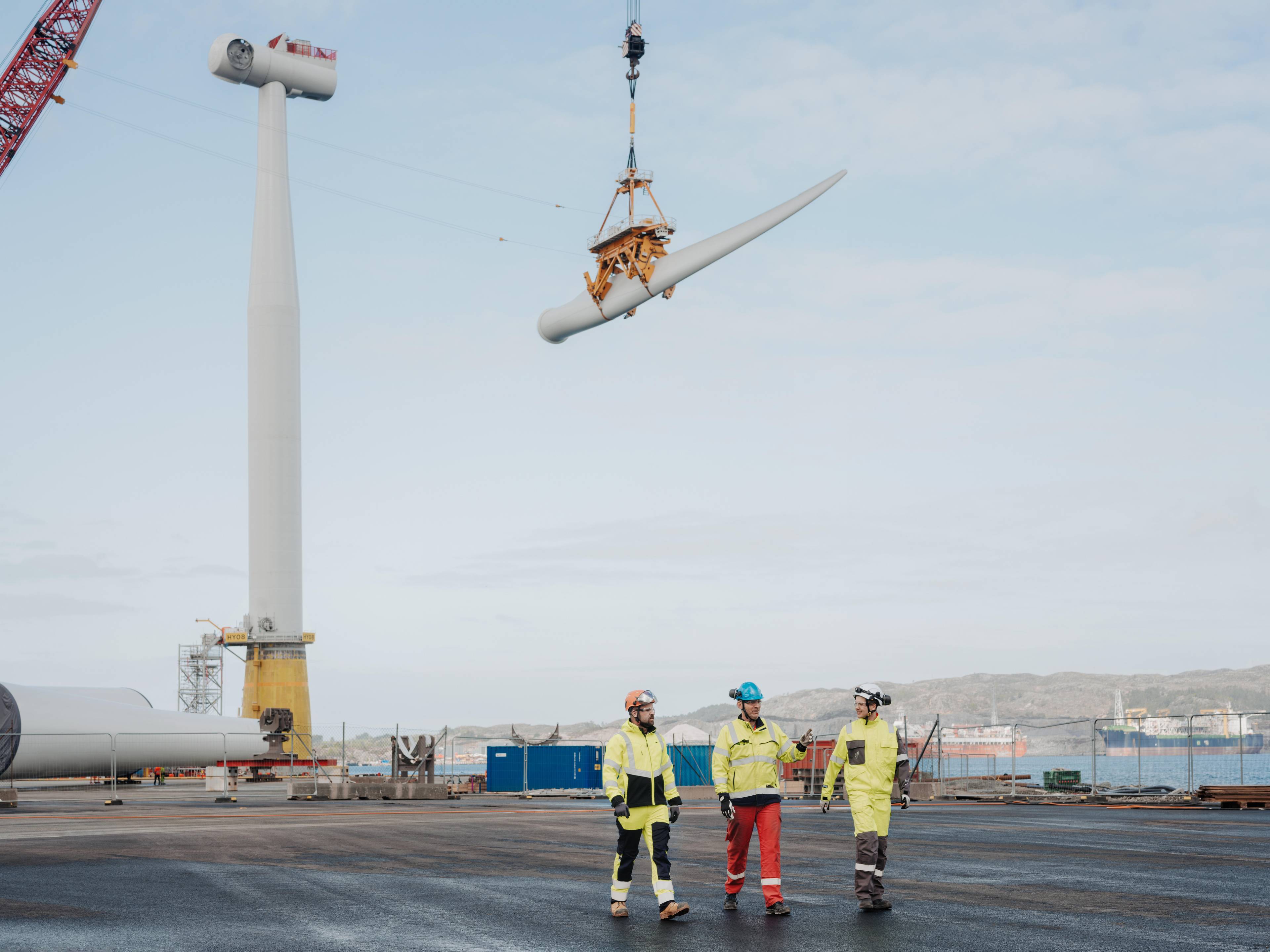 The rotors of Hywind Tampen’s wind turbines are lifted into place at the Wergeland base in Gulen.